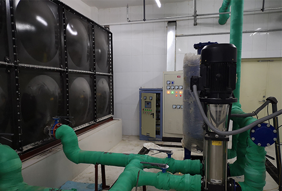 ��ѹ��ˮ�豸�ֳ�����